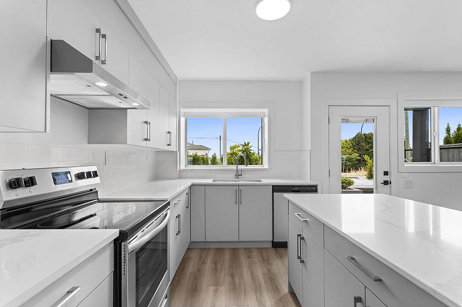 340 E Keith Road North Vancouver, BC - 33