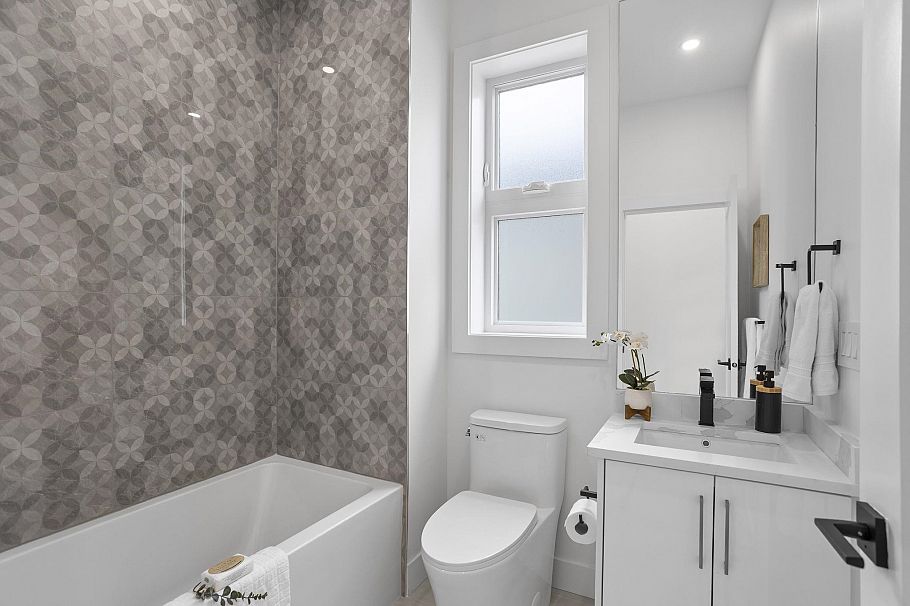 340 E Keith Road North Vancouver, BC - 28