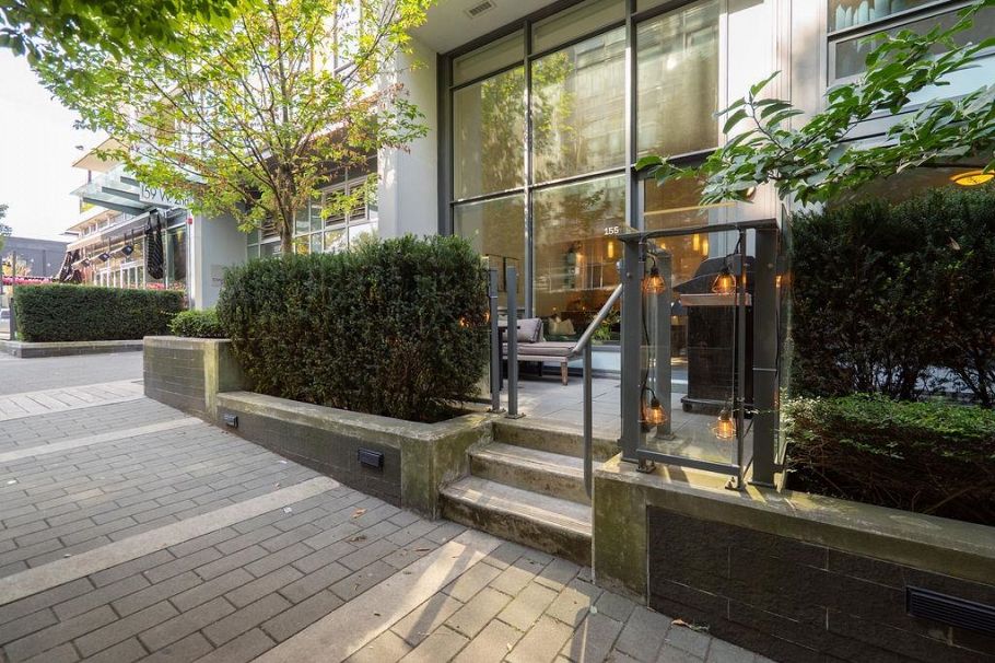 155 W 2nd Avenue Vancouver, BC - 1
