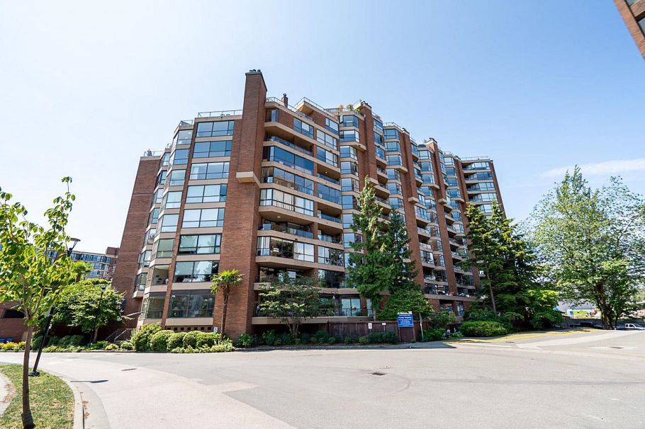 305 1450 Pennyfarthing Drive Vancouver, BC - 1