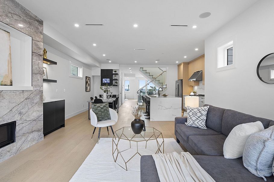 340 E Keith Road North Vancouver, BC - 11
