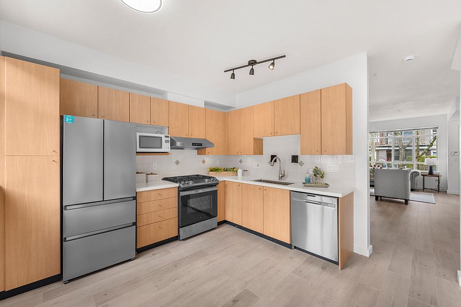 7148 Mont Royal Square Vancouver, BC - 13