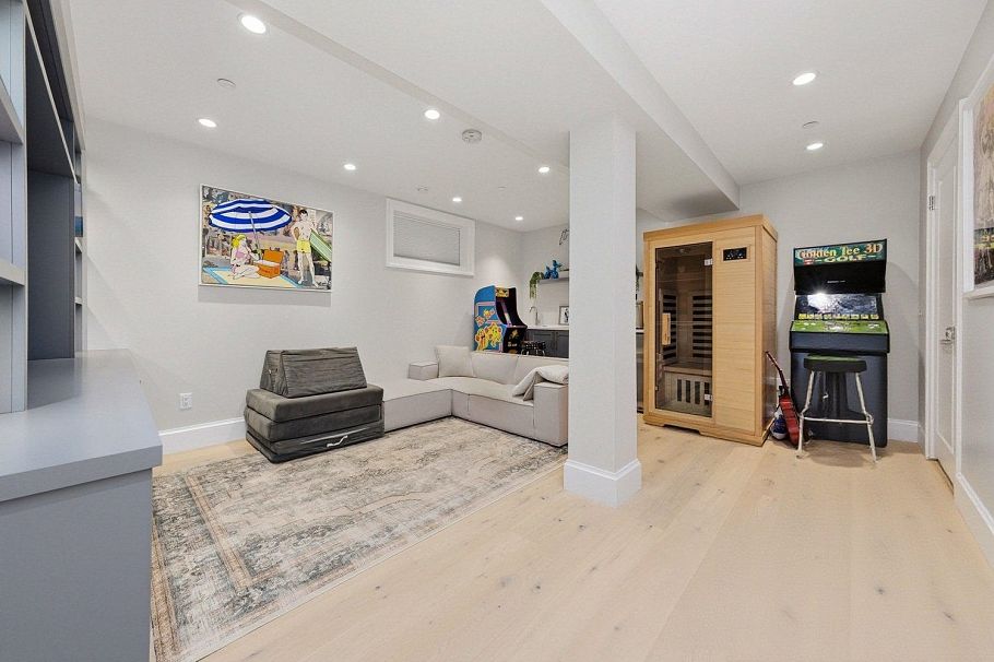 1242 E 23rd Avenue Vancouver, BC - 27