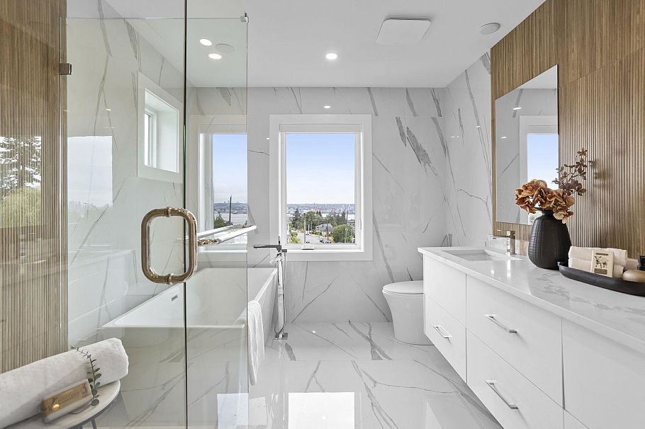 340 E Keith Road North Vancouver, BC - 25