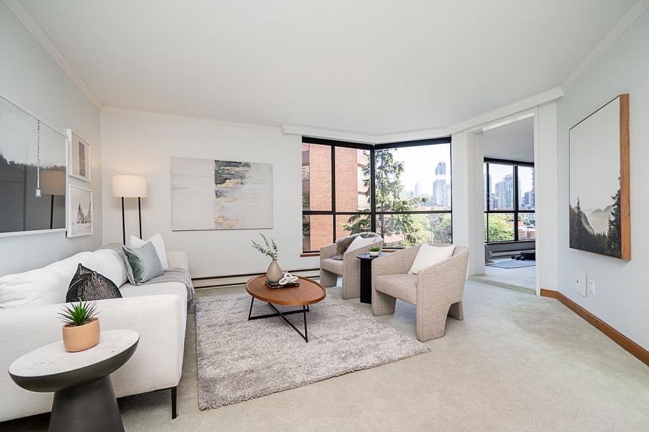 305 1450 Pennyfarthing Drive Vancouver, BC - 2