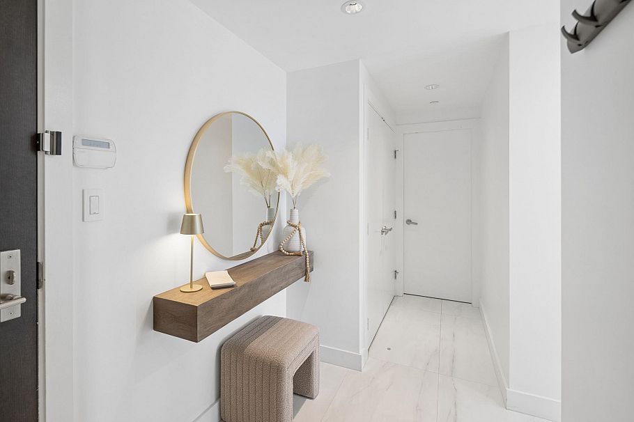 1701 1372 Seymour Street Vancouver, BC - 2