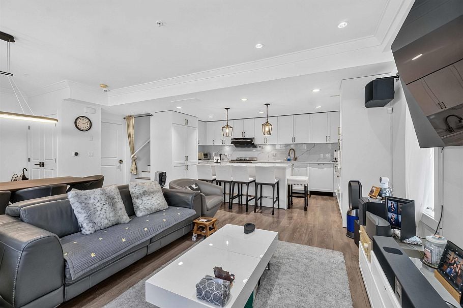 451 W 63rd Avenue Vancouver, BC - 9