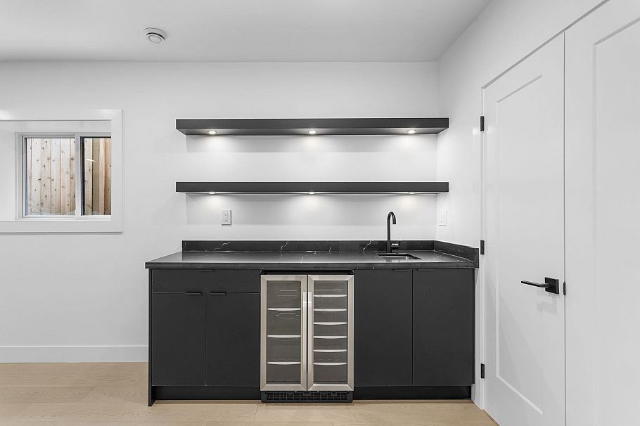 340 E Keith Road North Vancouver, BC - 29