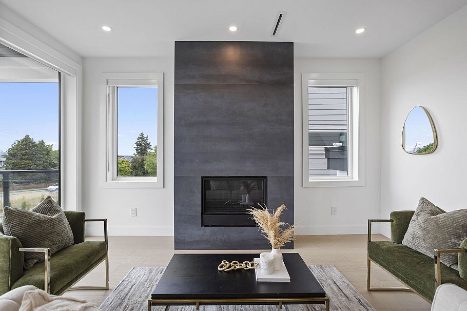 340 E Keith Road North Vancouver, BC - 4