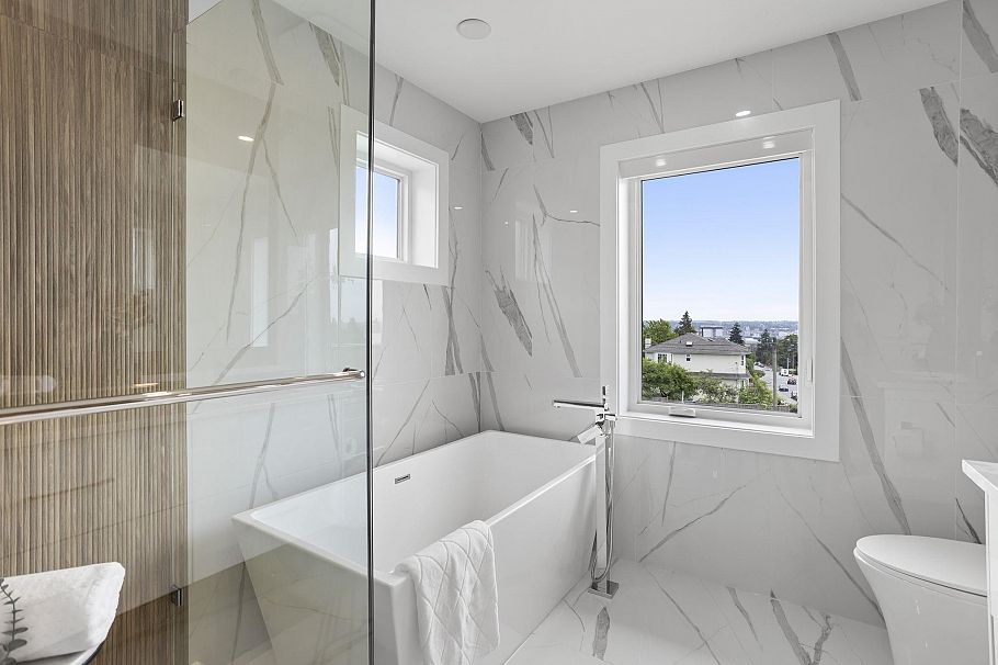 340 E Keith Road North Vancouver, BC - 23