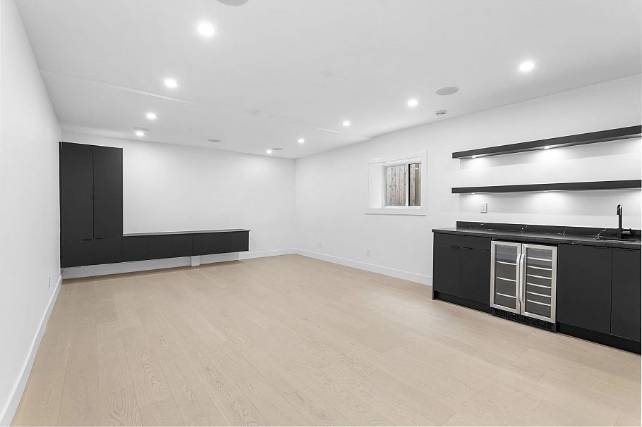 340 E Keith Road North Vancouver, BC - 30