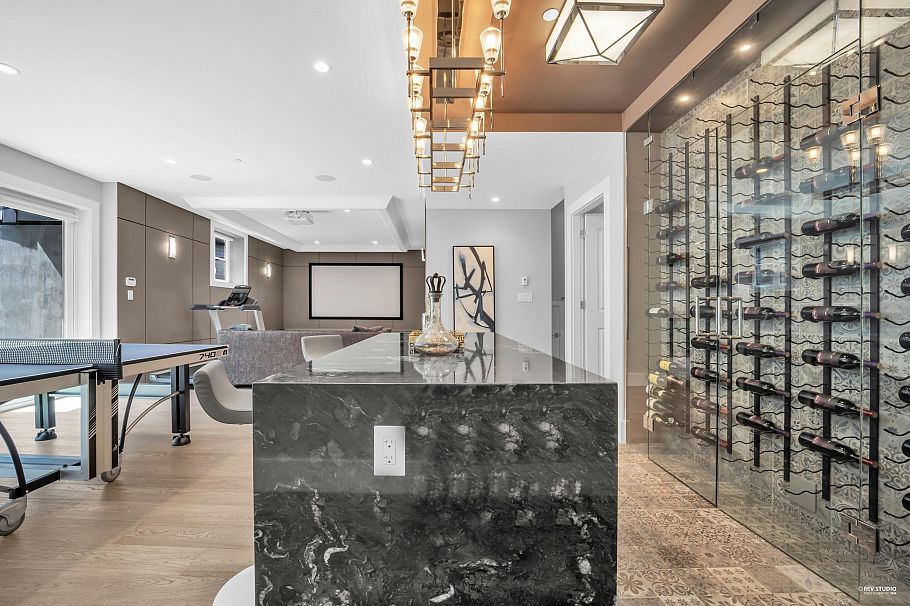 2820 W 32nd Avenue Vancouver, BC - 32