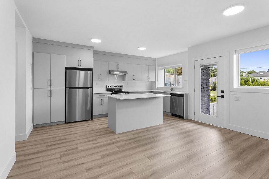 340 E Keith Road North Vancouver, BC - 32
