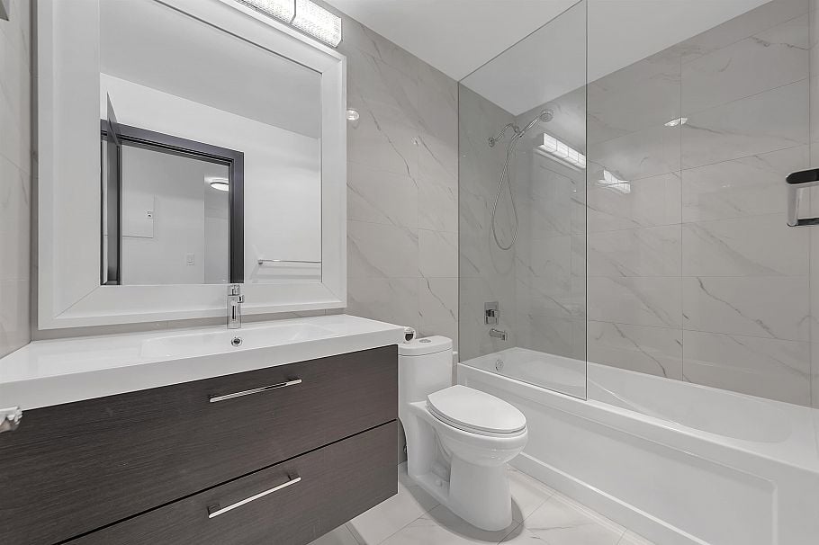 302 170 E 3rd Street North Vancouver, BC - 6