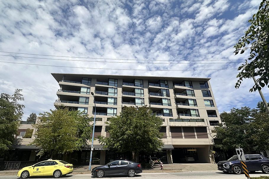 503 160 W 3rd Street North Vancouver, BC - 1