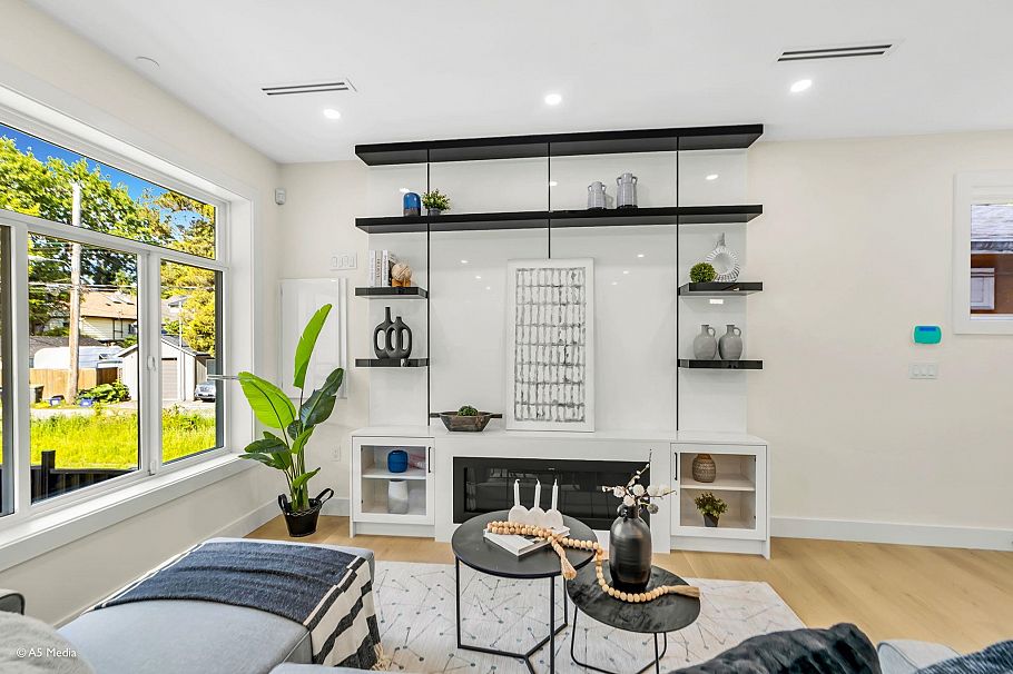 1 281 E 48th Avenue Vancouver, BC - 5