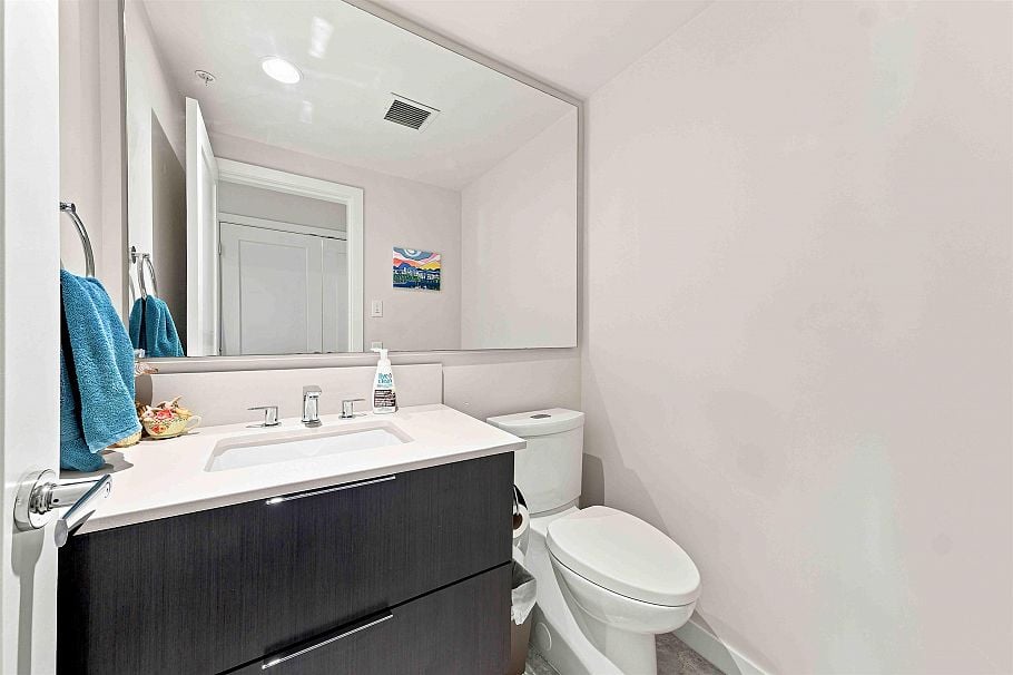 203 3911 Cates Landing Way North Vancouver, BC - 32