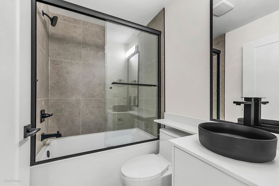 1 281 E 48th Avenue Vancouver, BC - 31
