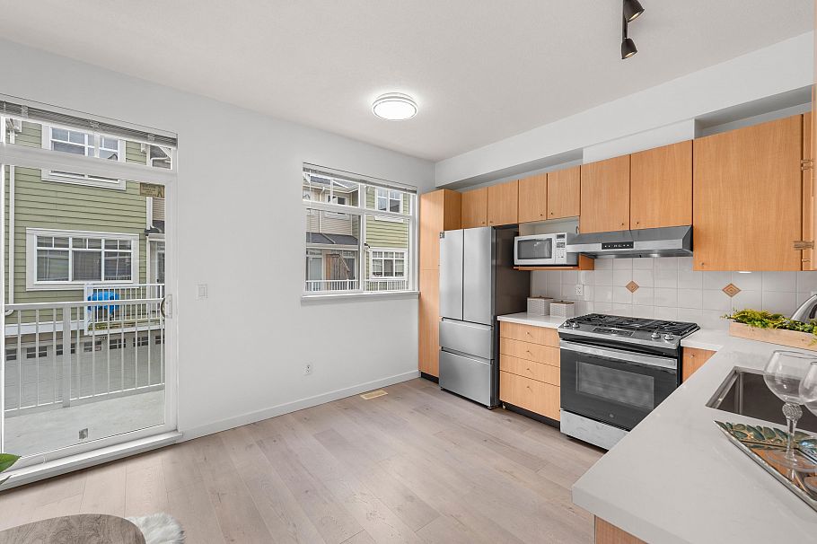 7148 Mont Royal Square Vancouver, BC - 15