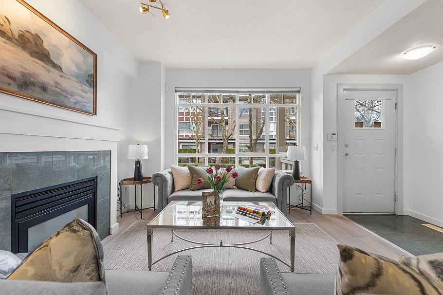 7148 Mont Royal Square Vancouver, BC - 4
