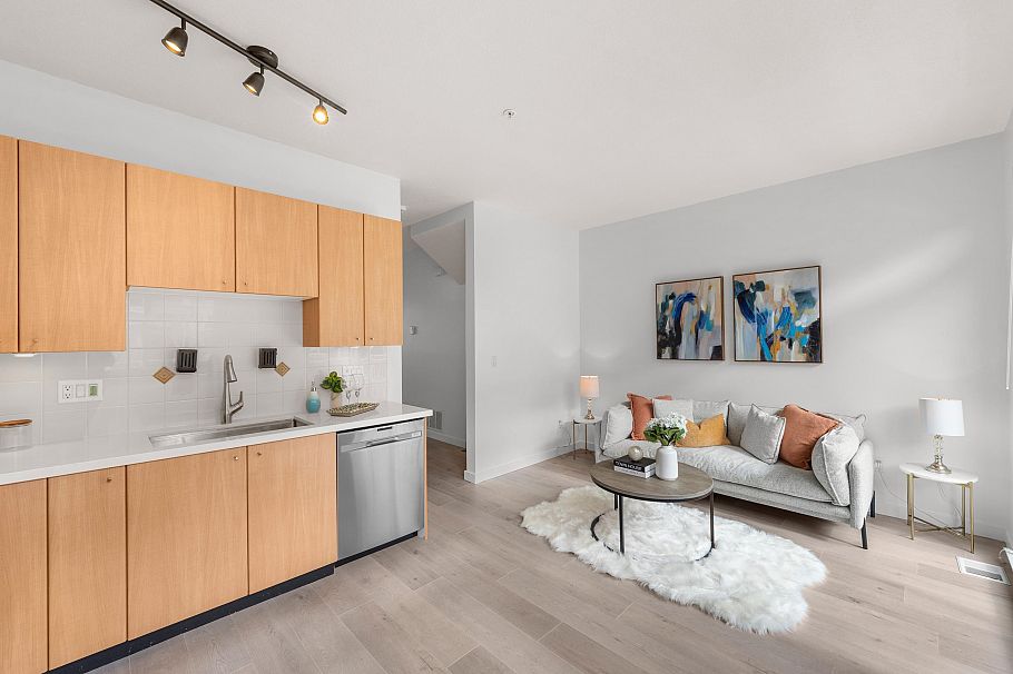 7148 Mont Royal Square Vancouver, BC - 17