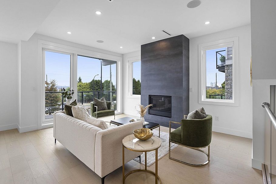 340 E Keith Road North Vancouver, BC - 3