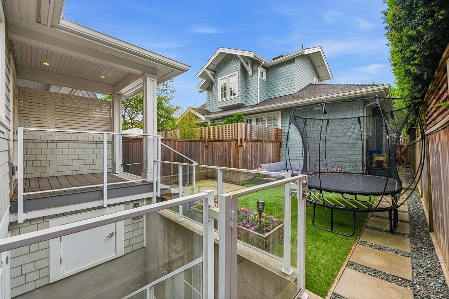 1242 E 23rd Avenue Vancouver, BC - 32