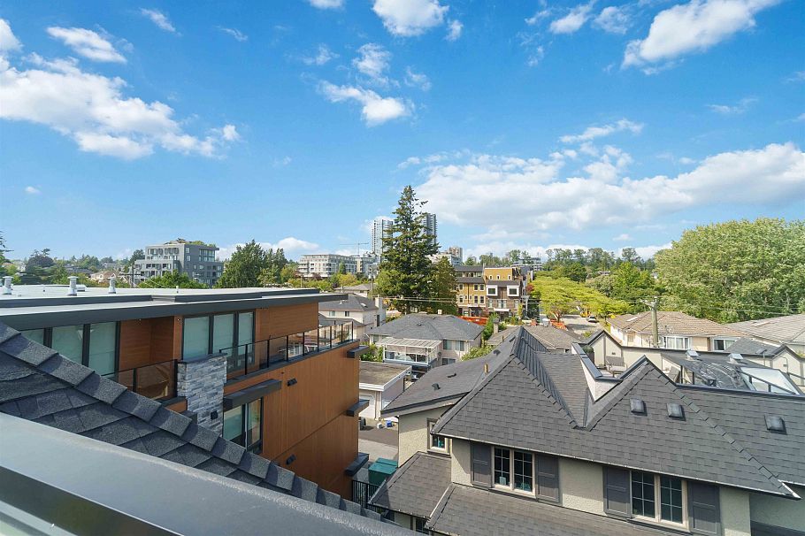451 W 63rd Avenue Vancouver, BC - 32