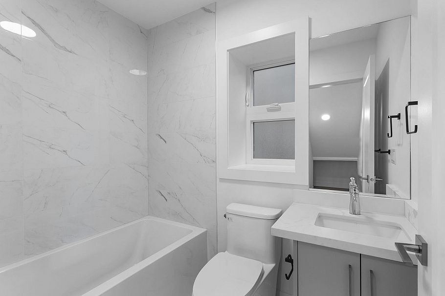 340 E Keith Road North Vancouver, BC - 34