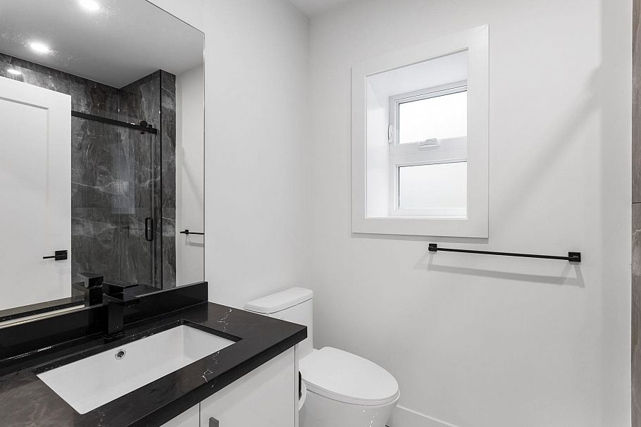 340 E Keith Road North Vancouver, BC - 31