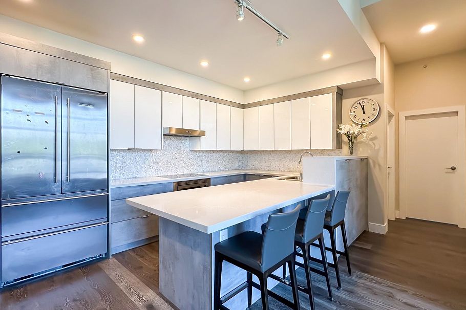 506 3602 Aldercrest Drive North Vancouver, BC - 10