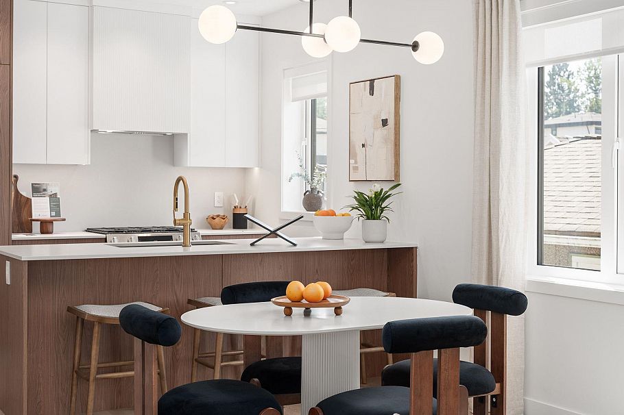 1 2240 E 40th Avenue Vancouver, BC - 5