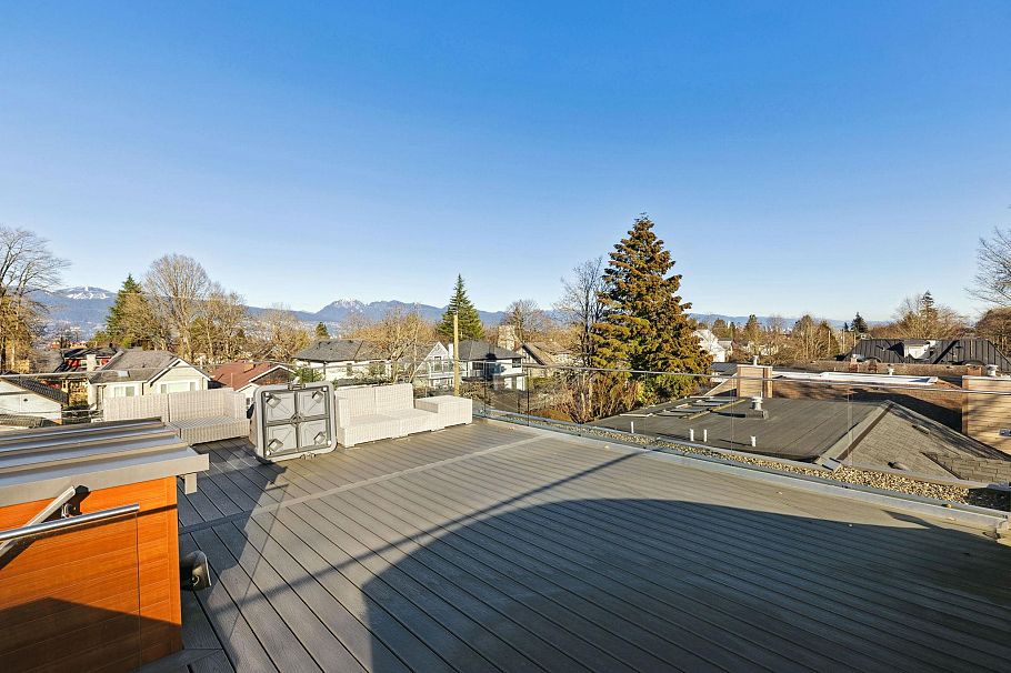 4437 W 13th Avenue Vancouver, BC - 32