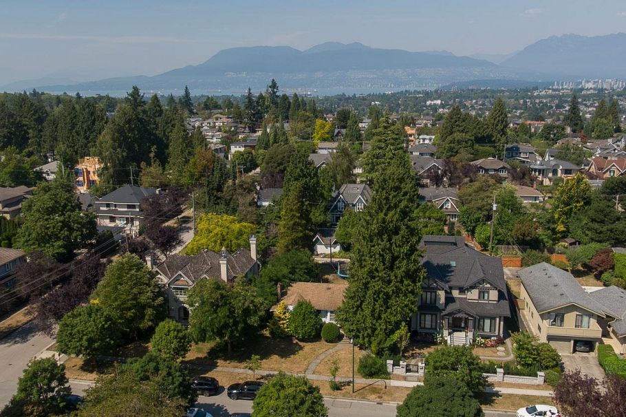 2677 W 35th Avenue Vancouver, BC - 10