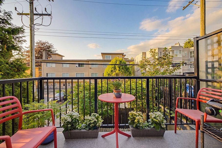 215 2273 Triumph Street Vancouver, BC - 27
