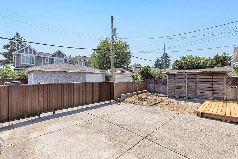 2718 W 19th Avenue Vancouver, BC - 36