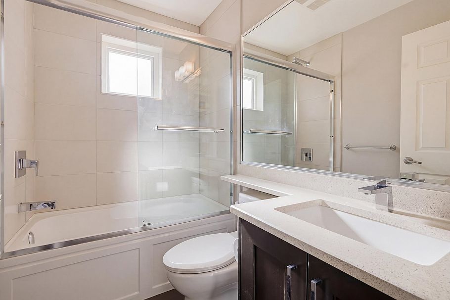 215 2273 Triumph Street Vancouver, BC - 23