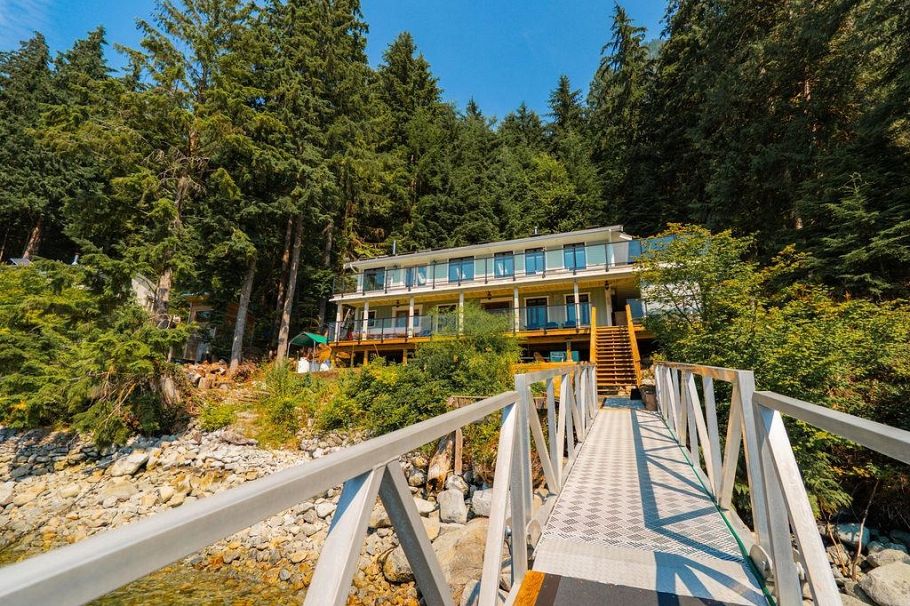 29 E Croker Island North Vancouver, BC - 2