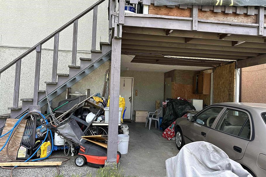 6915 Beatrice Street Vancouver, BC - 4