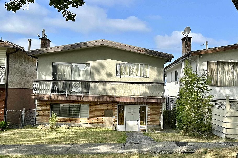6915 Beatrice Street Vancouver, BC - 1