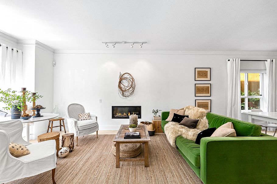 2 258 W 14th Street North Vancouver, BC - 1