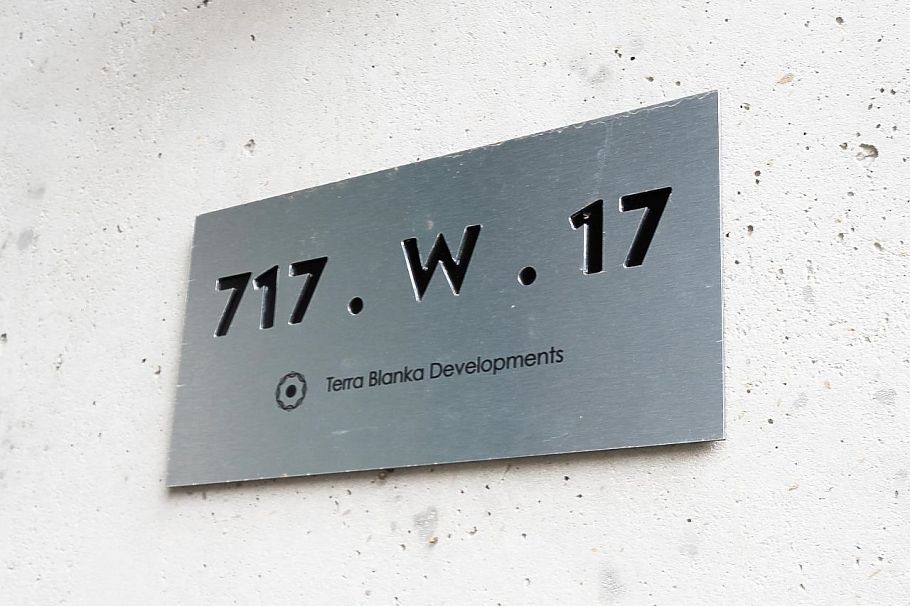 717 W 17th Avenue Vancouver, BC - 2