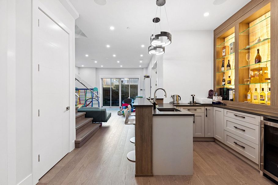 4437 W 13th Avenue Vancouver, BC - 25