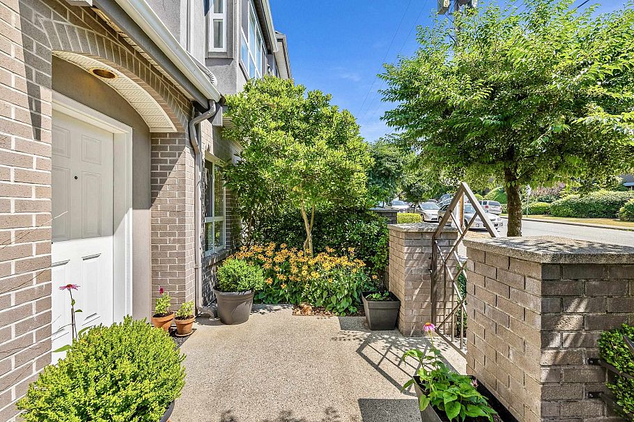 2 258 W 14th Street North Vancouver, BC - 24