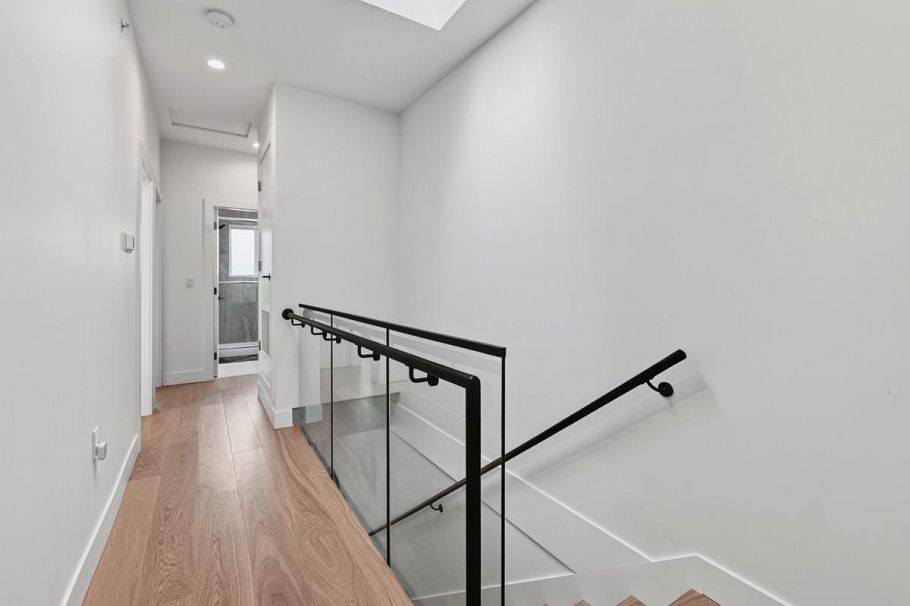2977 E 42nd Avenue Vancouver, BC - 16