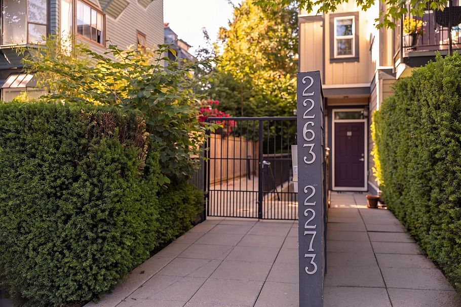 215 2273 Triumph Street Vancouver, BC - 32