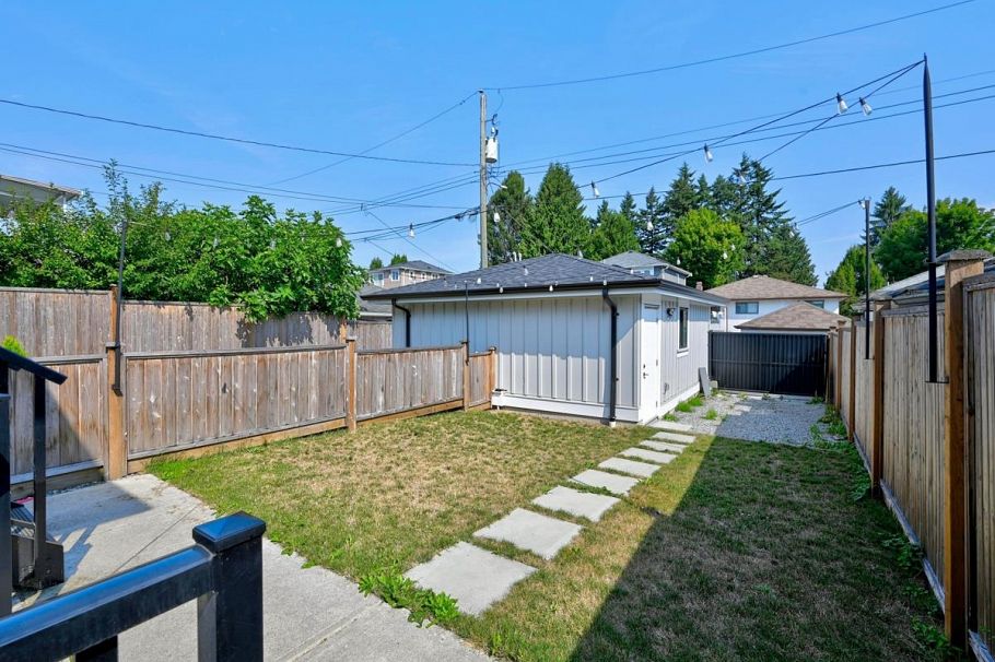 2977 E 42nd Avenue Vancouver, BC - 4