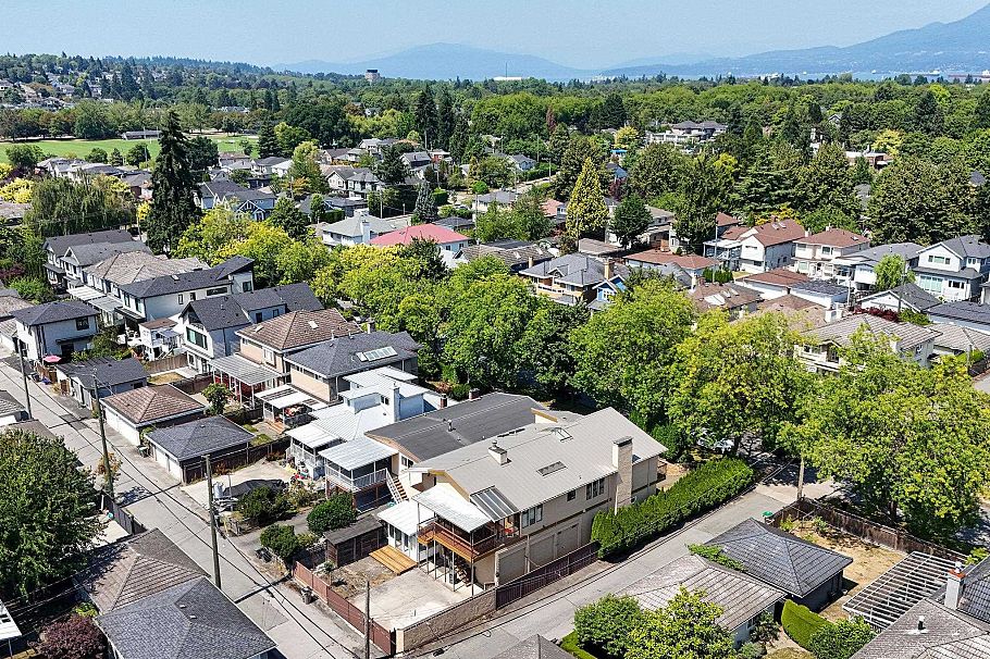 2718 W 19th Avenue Vancouver, BC - 39