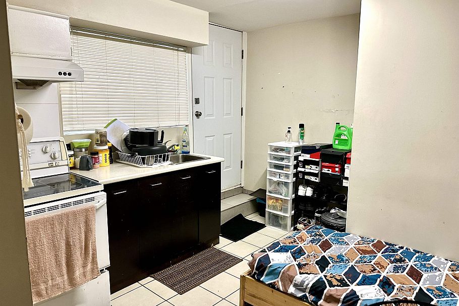 6915 Beatrice Street Vancouver, BC - 11