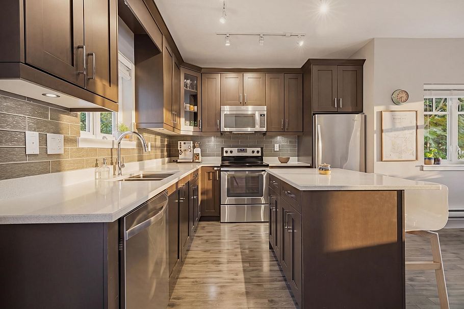 215 2273 Triumph Street Vancouver, BC - 14